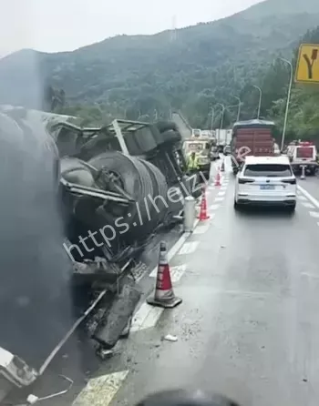 诸永高速永嘉段三车相撞事故